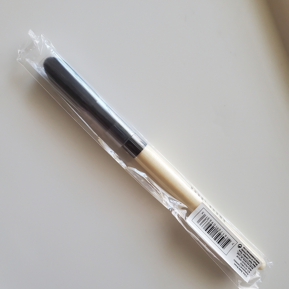 BOBBI BROWN sheer powder brush